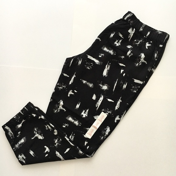 GAP Pants - NWOT! Gap 100% Lyocell Khaki Pants Black & White